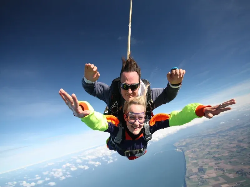 Offrir un saut en parachute près de Fécamp (76400) avec Abeille Parachutisme
