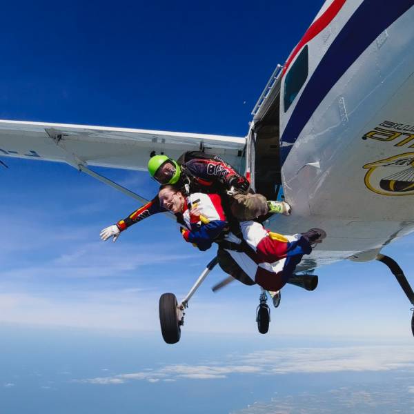 Centre de parachutisme pour faire un baptême de saut en parachute près d'Etretat