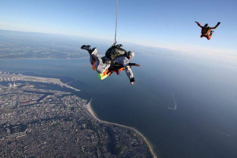 Offrir un saut en parachute en tandem pour un départ à la retraite, Cherbourg 50100