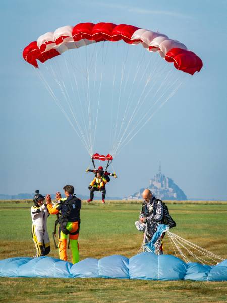 Offrir un bon cadeau saut en parachute pour Noël à Alençon (61000)