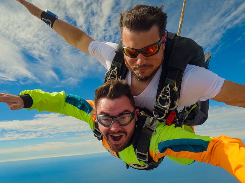 Offrir un bon cadeau saut en parachute à Deauville (14800) : l’activité premium sensations fortes pour Noël