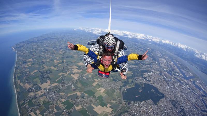 Où faire son premier saut en parachute près du Neubourg (27) ?