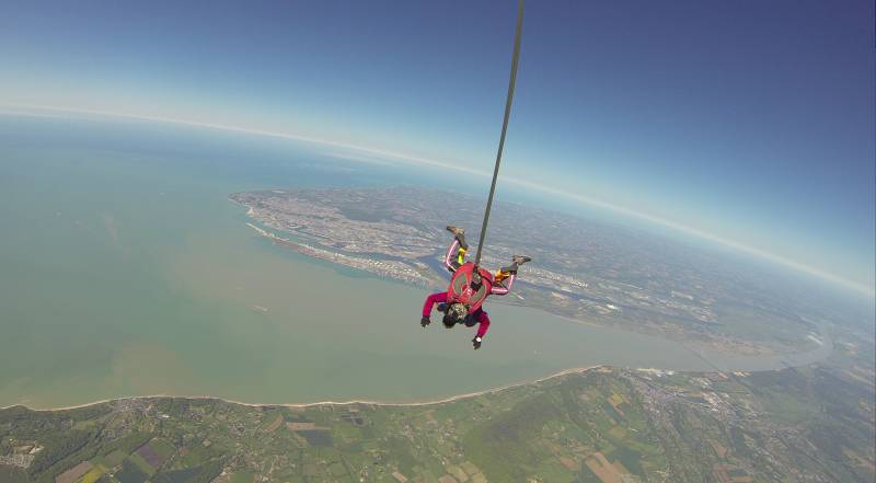 Offrir un saut en parachute près de Saint-Valery-en-Caux avec Abeille Parachutisme