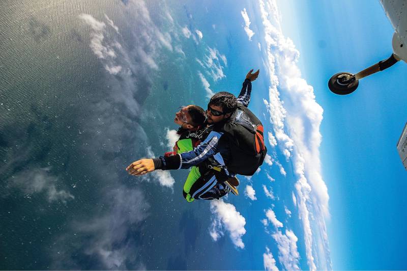 Où trouver un centre de saut en parachute pour faire un baptême de saut près d'Yvetot ?